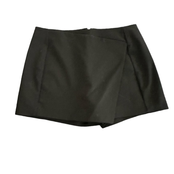 Black Express 0 Asymmetrical Mini Skort Skirt Shorts Y2K Classic Style Feminine - Picture 1 of 2